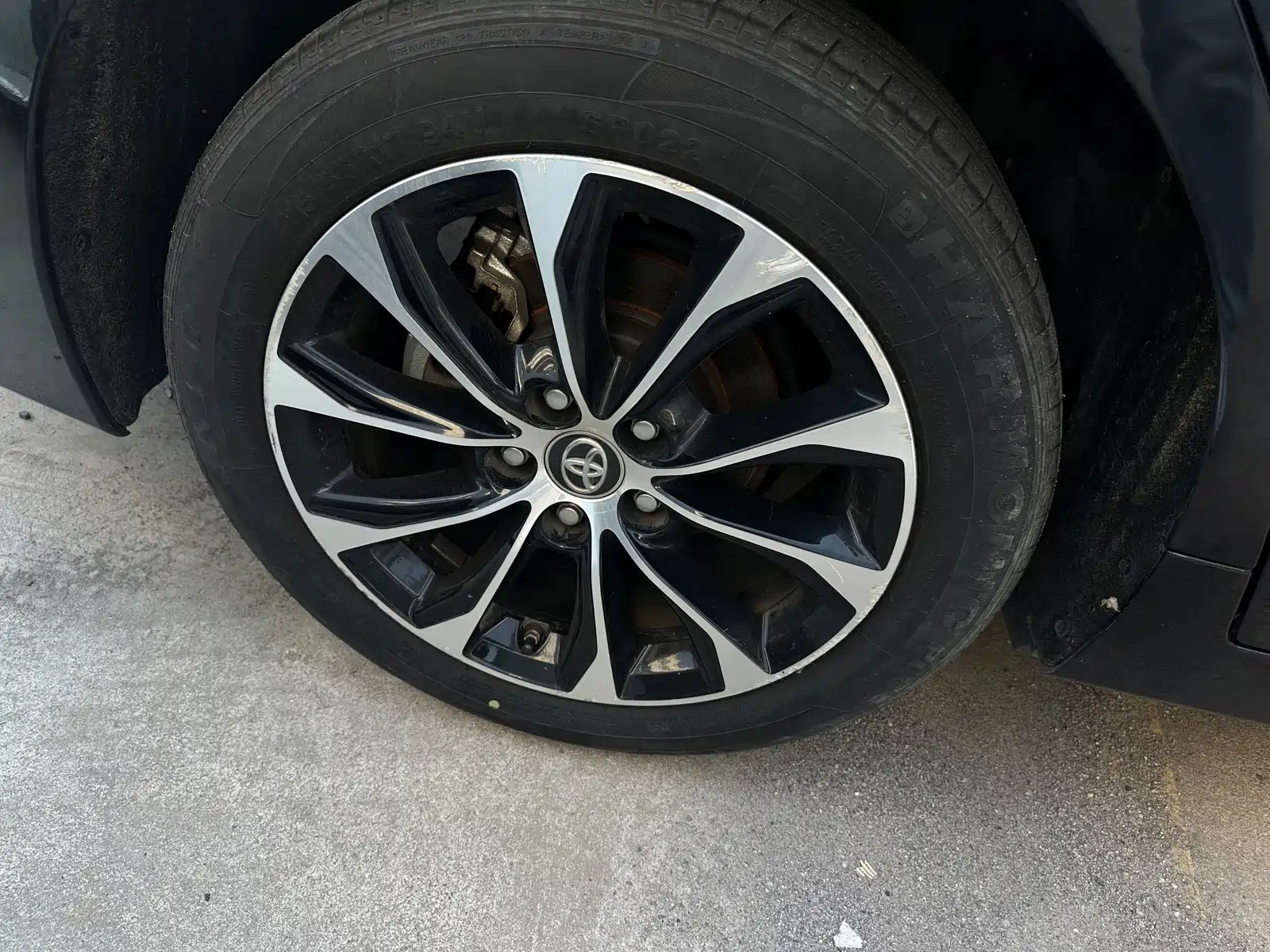 Photo 16 - Toyota Avalon