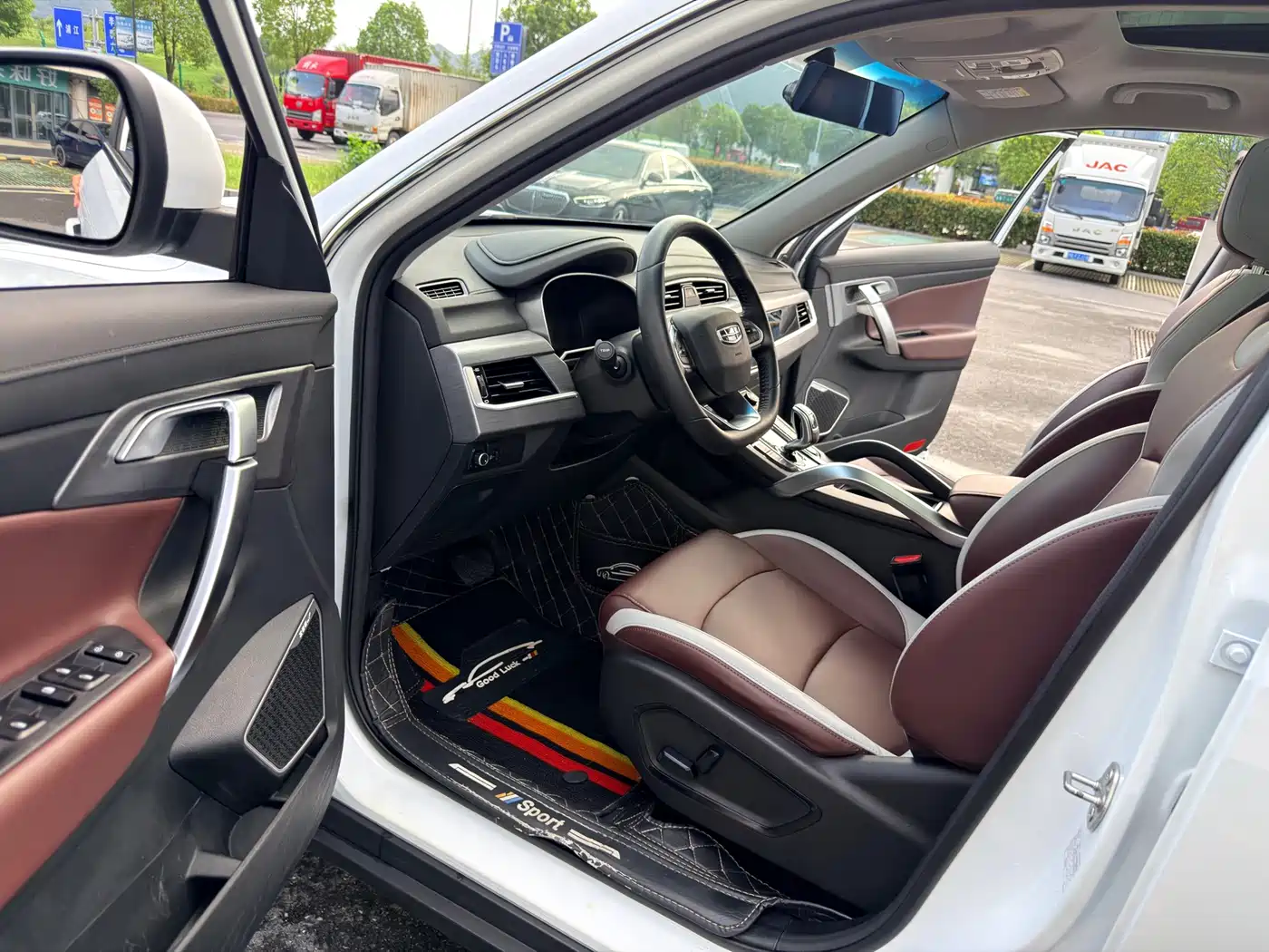 Фото 9 - Geely Boyue