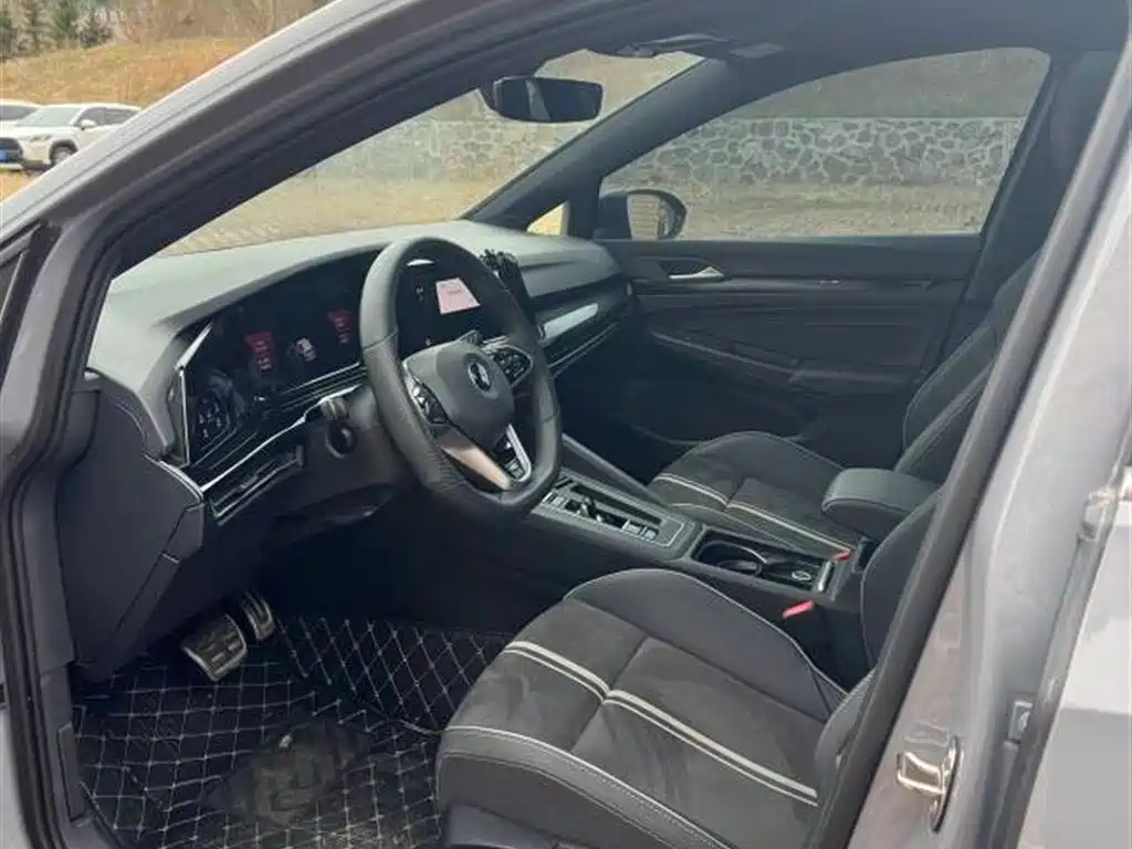 Volkswagen Golf 2023 280TSI DSG R-Line Lite фото 8