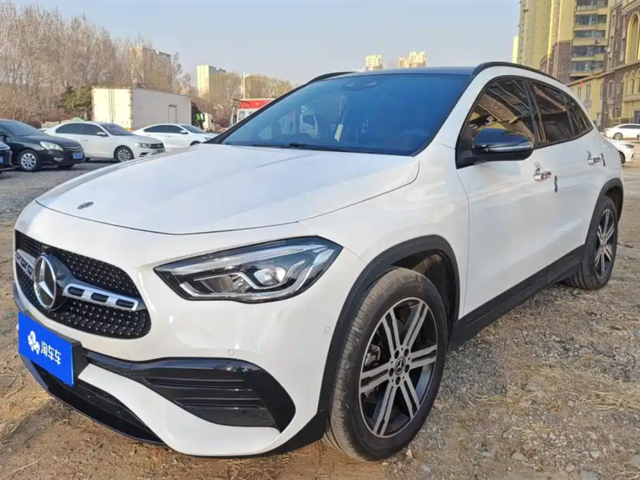 MERCEDES-BENZ GLA