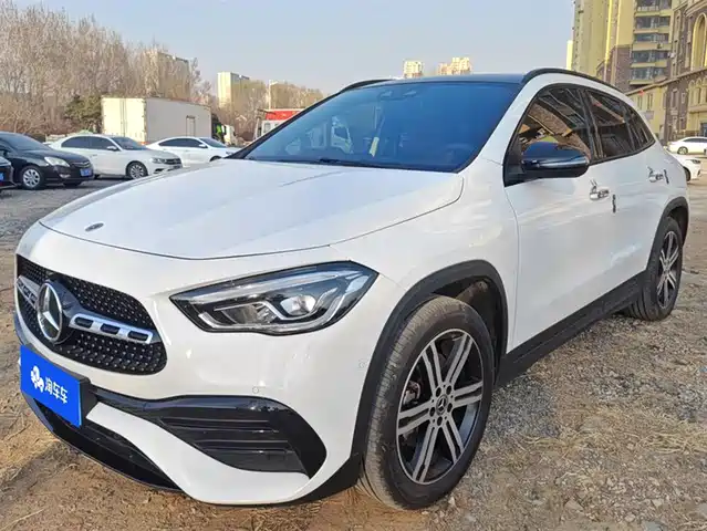 MERCEDES-BENZ GLA