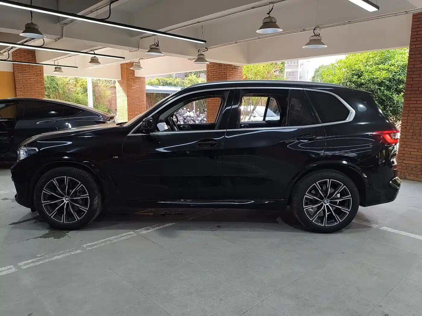 BMW X5 (Import) 2019 xDrive40i M Sport Package фото 2