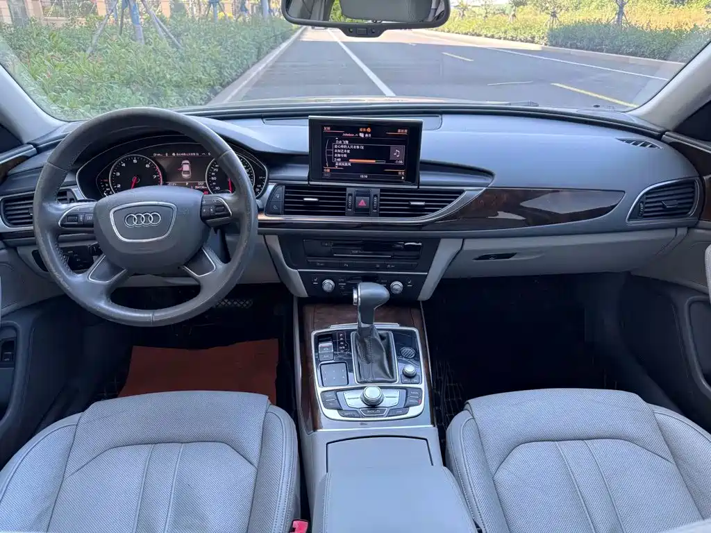 Photo 4 - Audi A6L