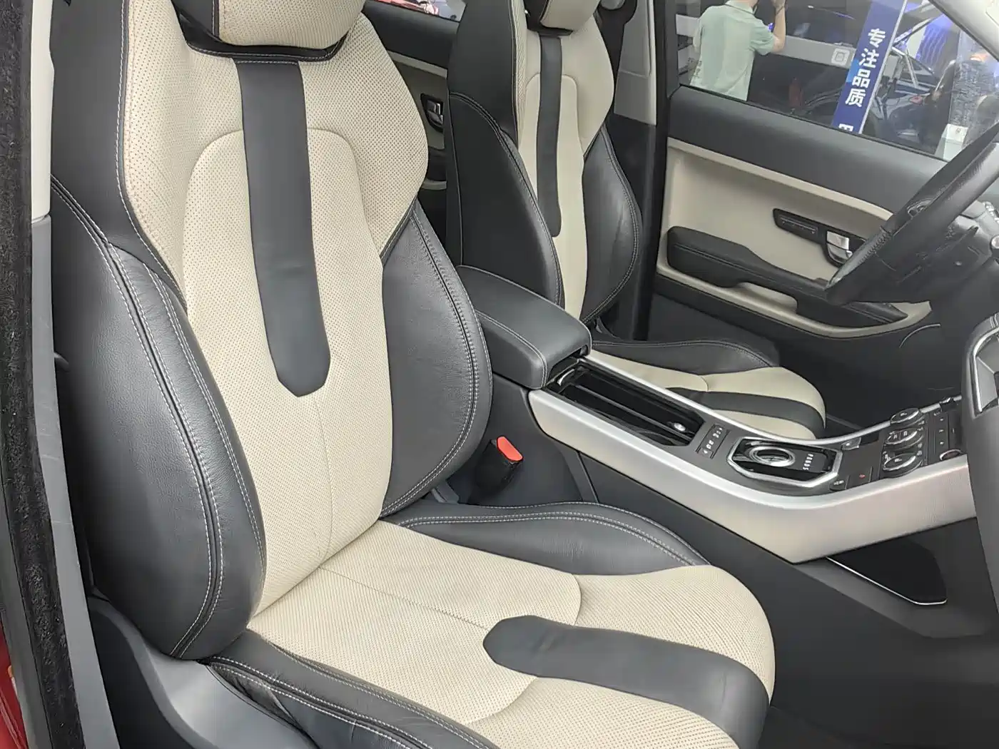 Land Rover Range Rover Evoque (Import) 2013 2.0T 5-door Dynamic Edition фото 6