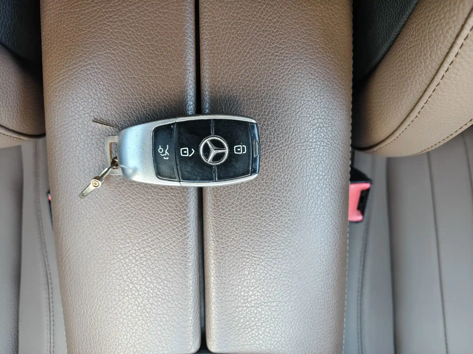 Фото 21 - Mercedes-Benz E-Class