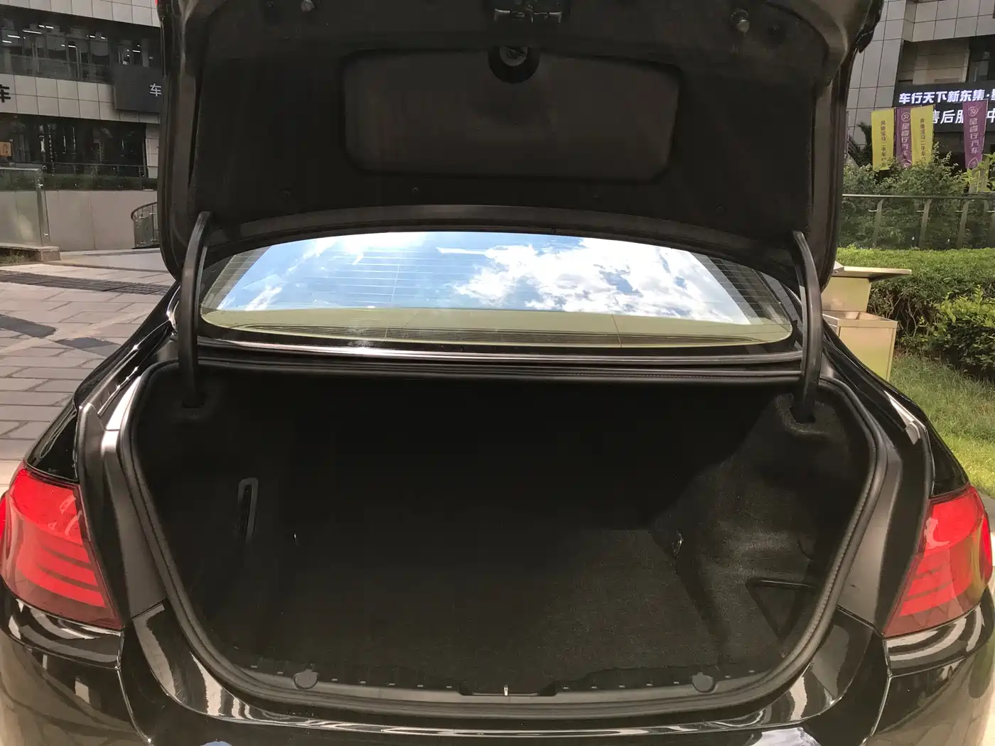 BMW 5 Series 2012 523Li Luxury фото 27
