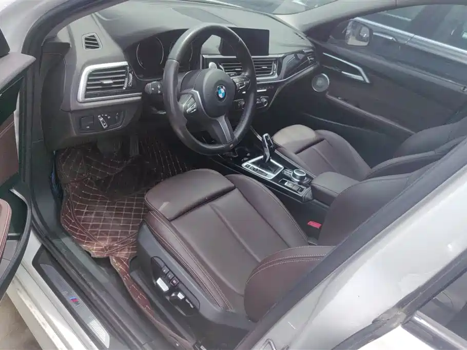 BMW 1 Series 2021 120i M Sport Shadow Edition фото 9