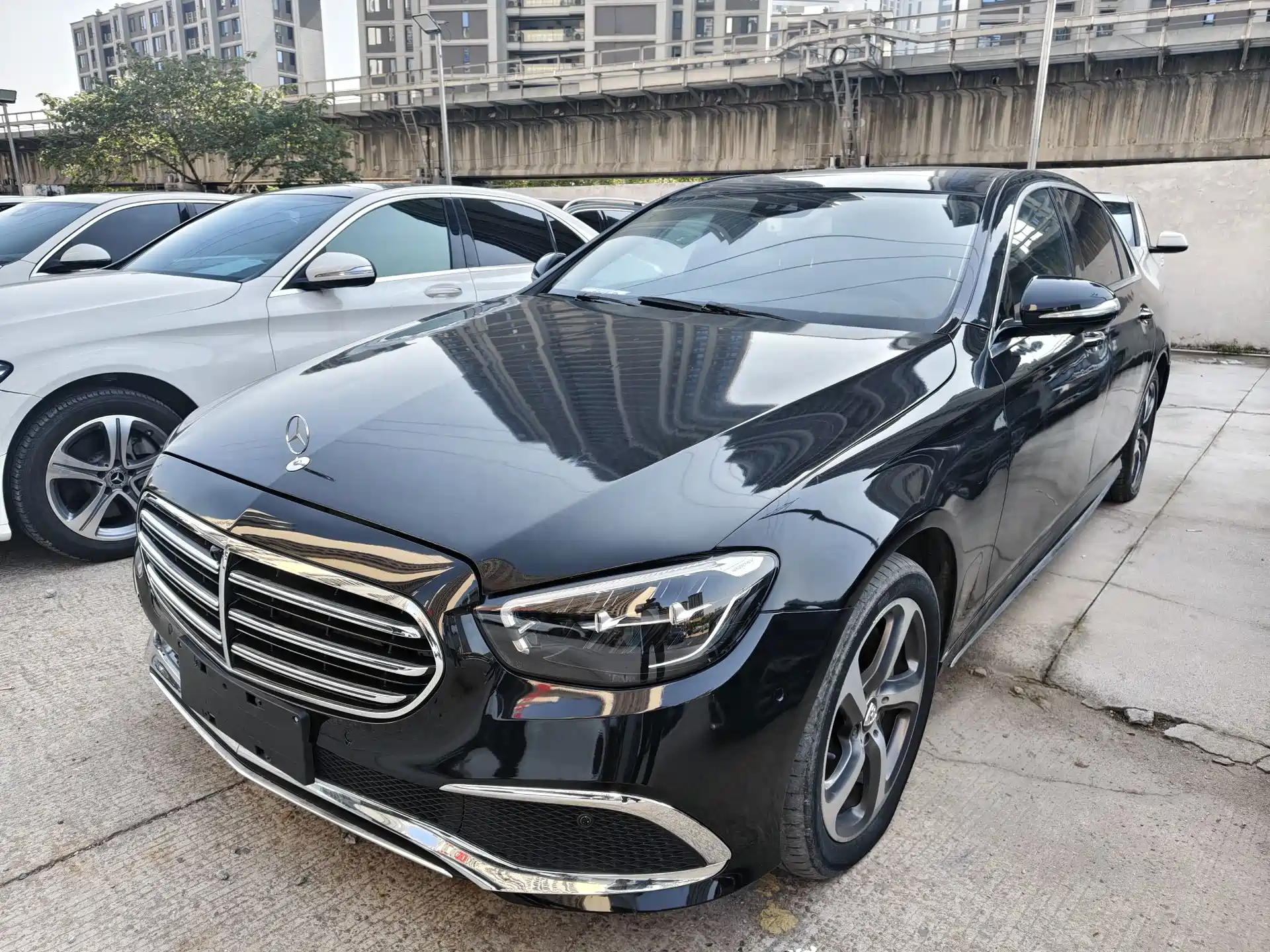 Фото 1 - Mercedes-Benz E-Class