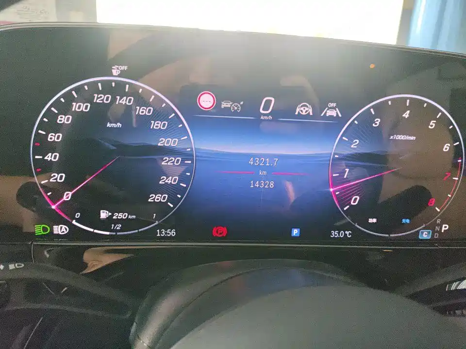 Фото 9 - Mercedes-Benz E-Class