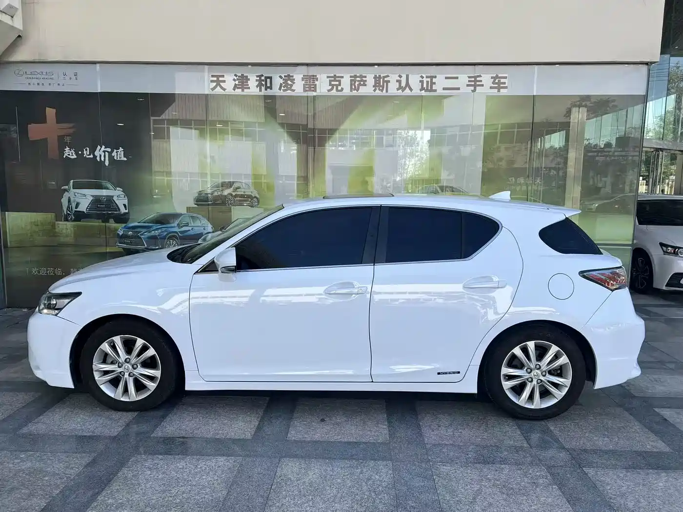 Lexus CT 2014 CT200h Comfort Monochrome фото 3
