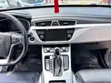Фото 15 - Geely Atlas