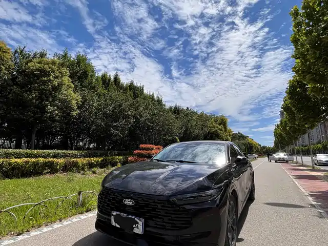 Ford Mondeo 2025 2.0T EcoBoost Luxury