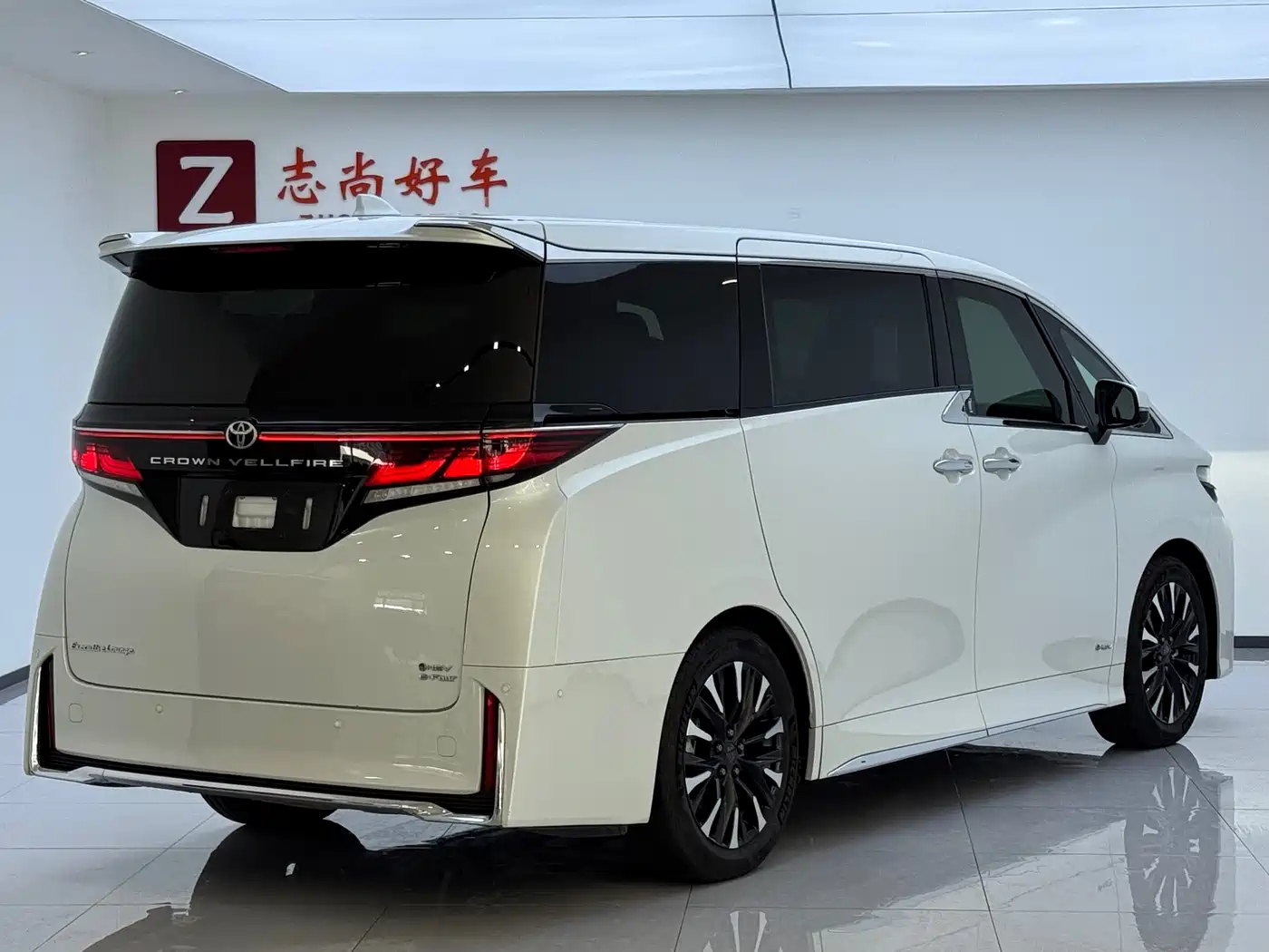 Toyota Vellfire 2024 Crown Hybrid 2.5L Premium Edition фото 13