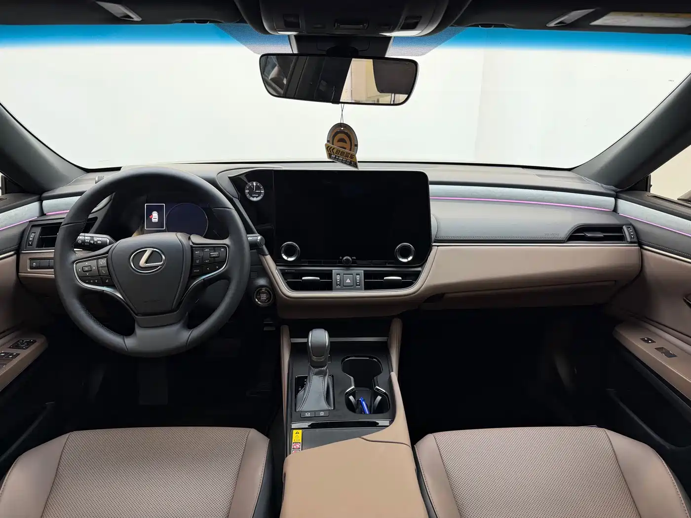 Lexus ES 2025 200 Ultimate Edition фото 13