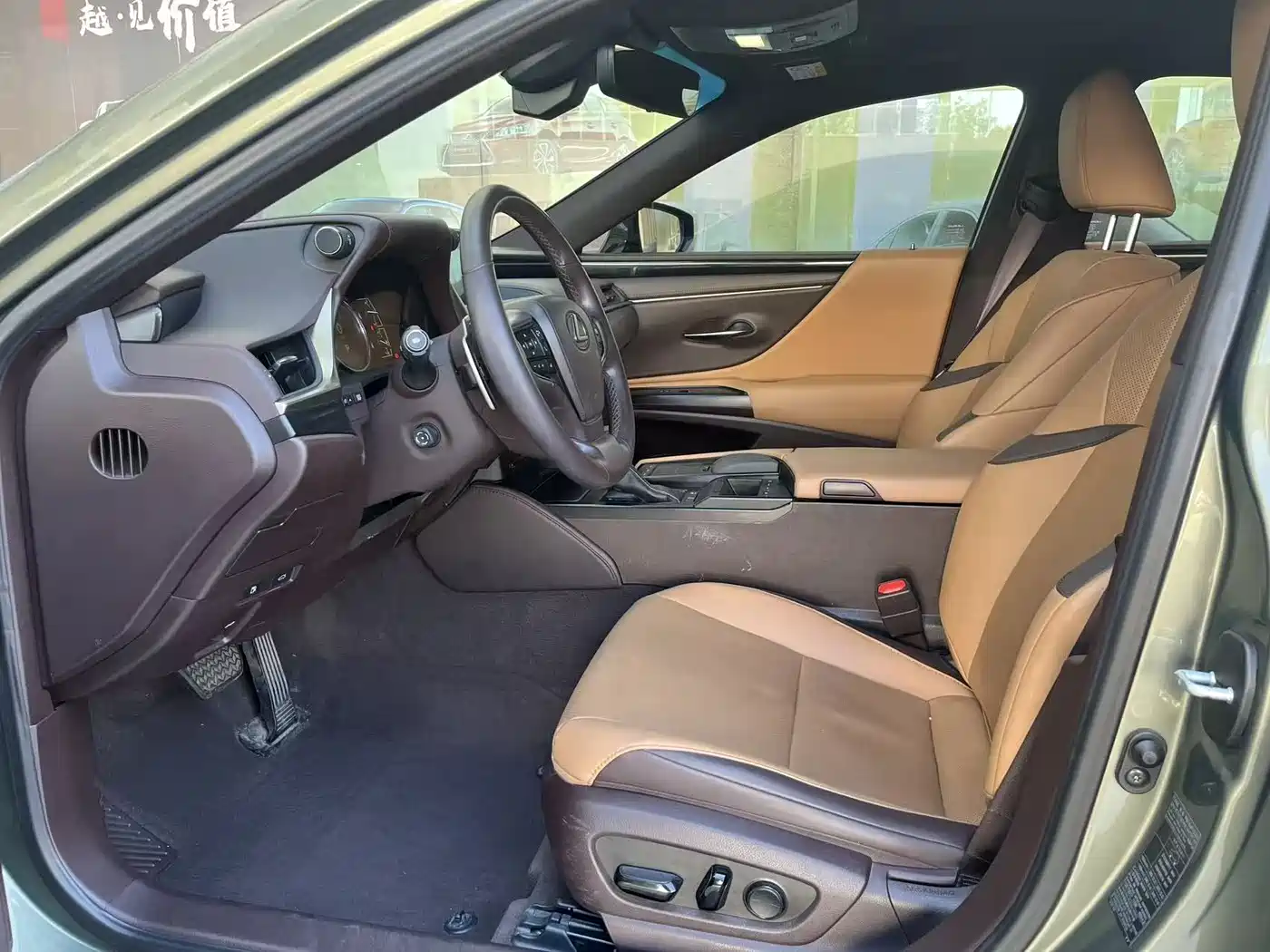 Lexus ES 2022 300h Ultimate Edition фото 6