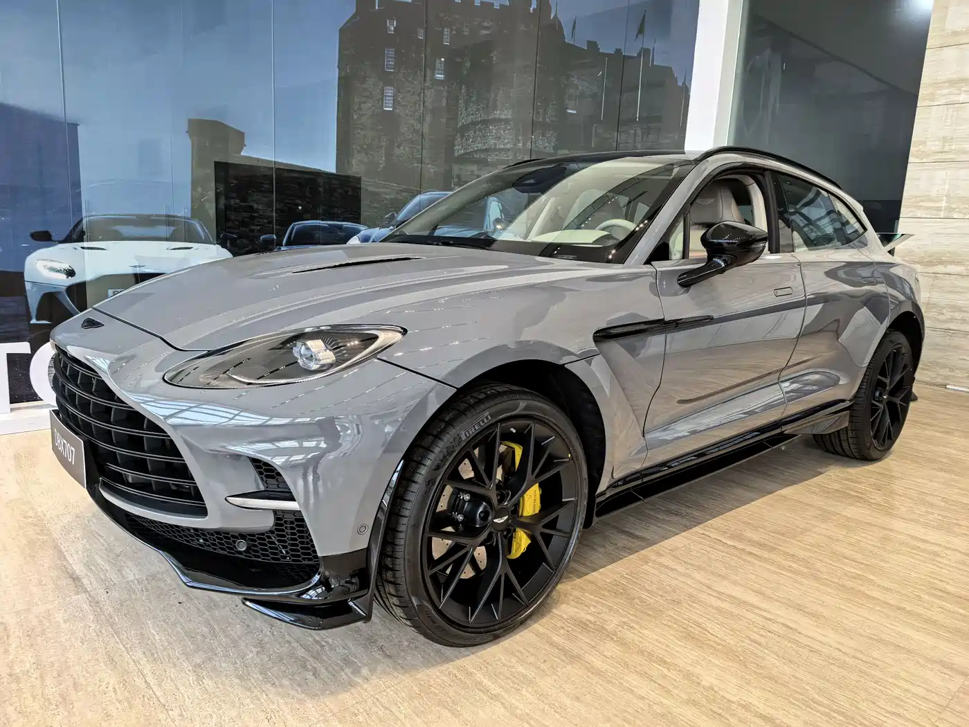 Aston Martin DBX 2025 4.0T V8 707