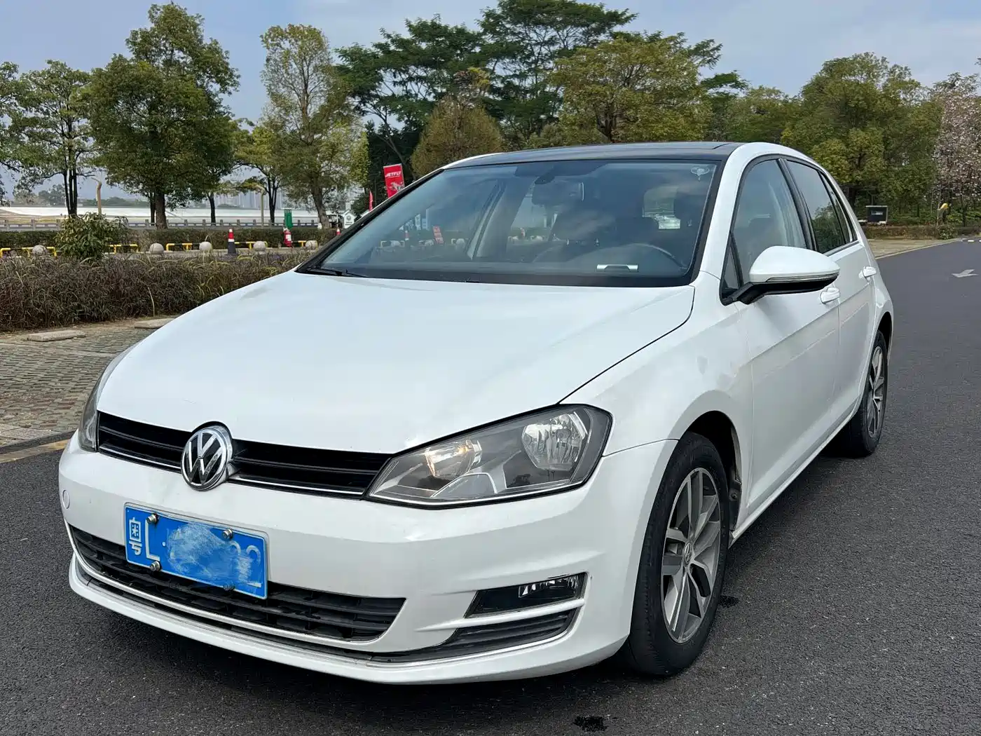 Volkswagen Golf 2016 230TSI Automatic Luxury фото 3