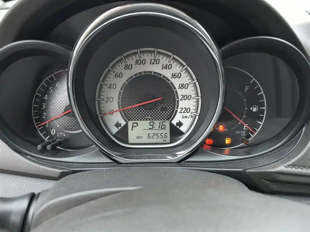 Toyota YARiS L Zhi Xuan 2015 1.5G Auto Sunroof Special Edition фото 10