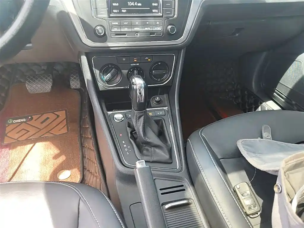 Volkswagen Lavida 2017 1.6L Automatic Comfort Edition фото 14