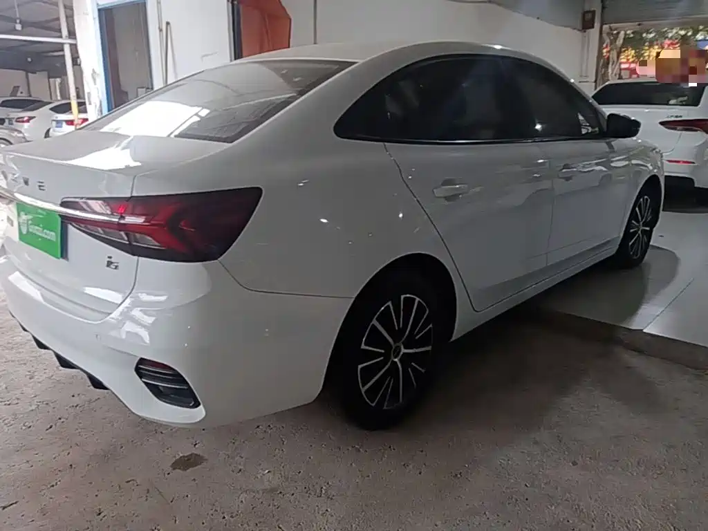 Фото 7 - Roewe i5