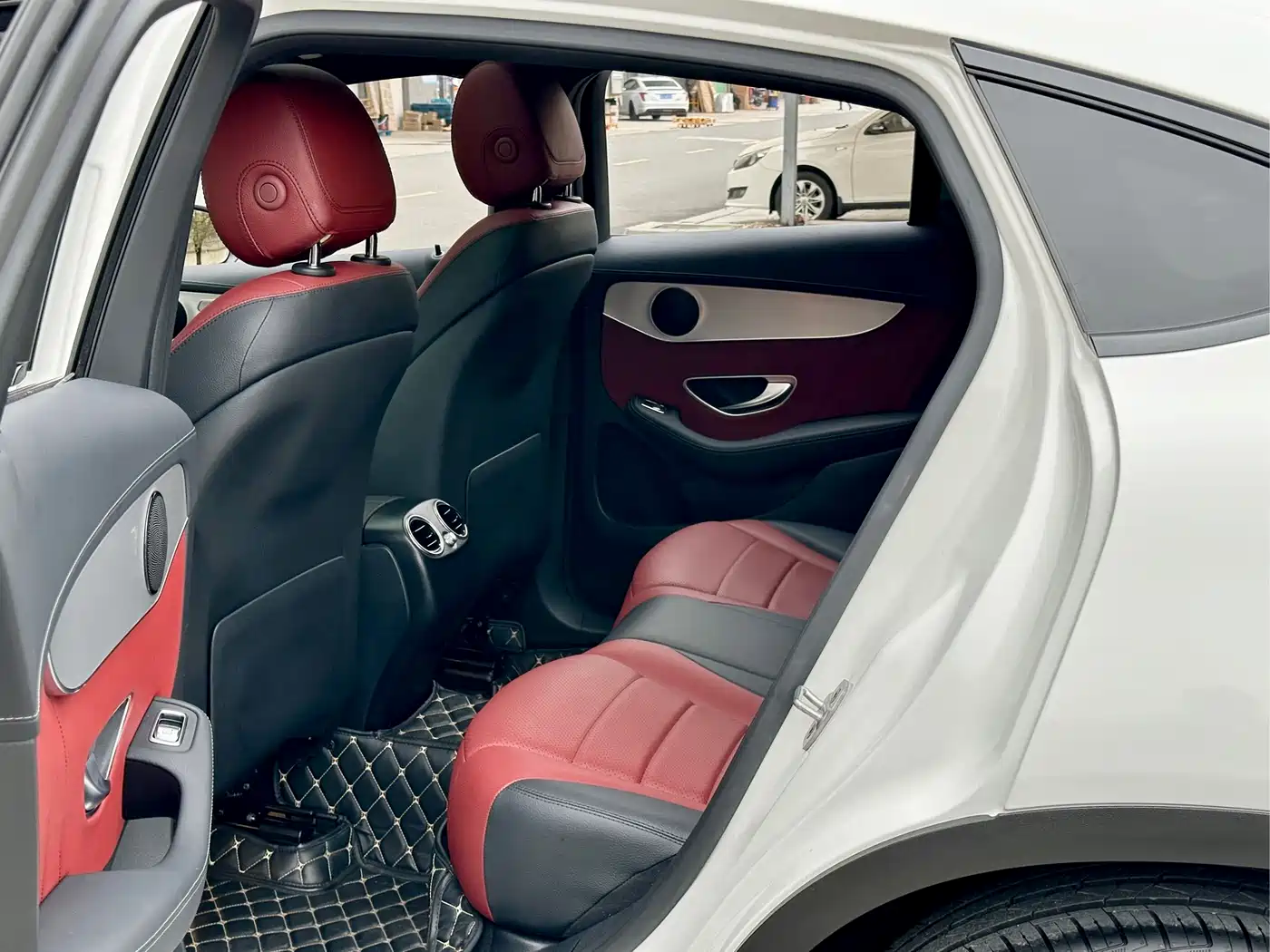 Mercedes-Benz GLC Coupe 2022 Facelift GLC 260 4MATIC Coupe SUV фото 8