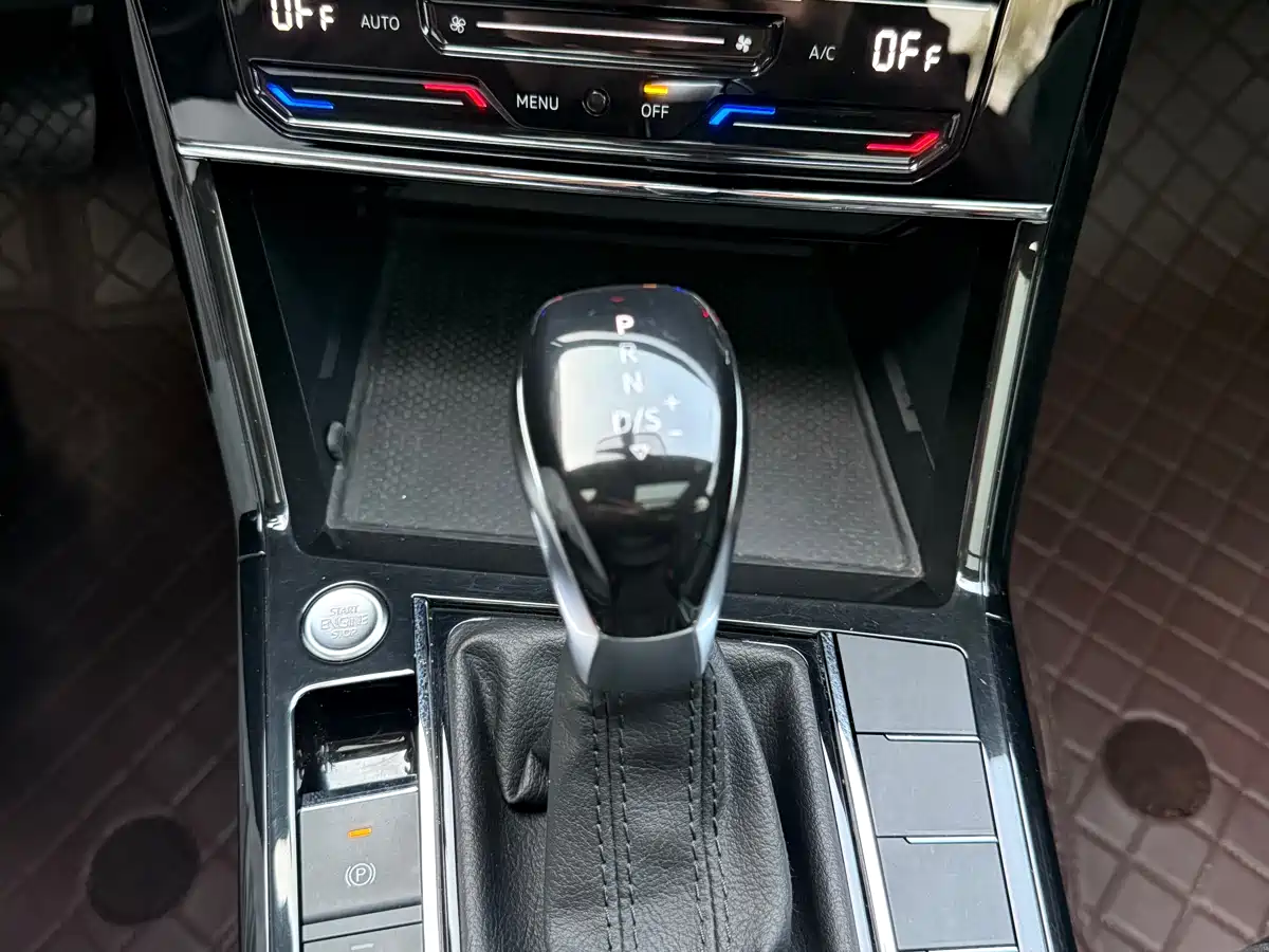 Volkswagen Passat 2023 Facelift 330TSI Starlight Elite Edition фото 9