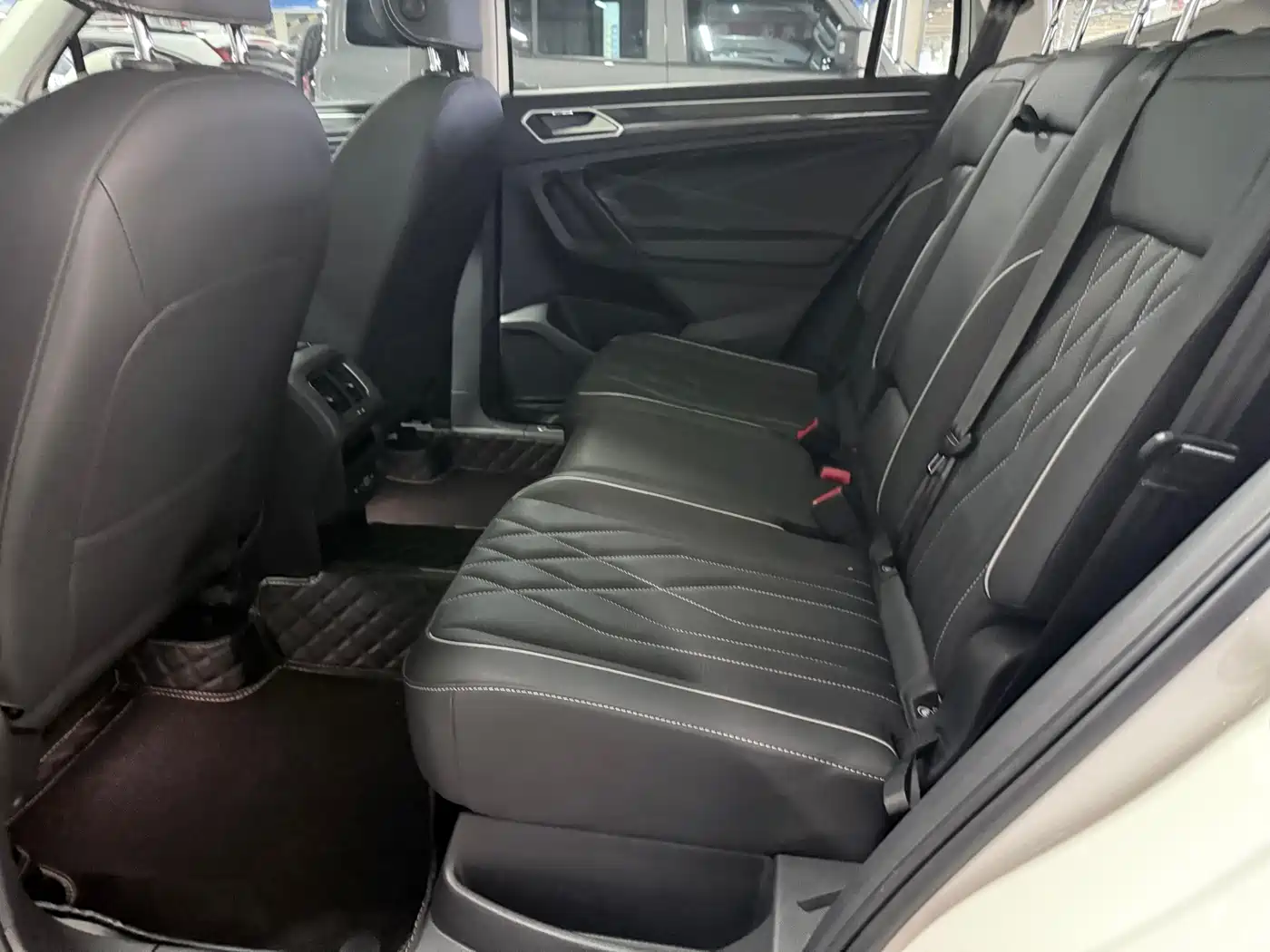 Volkswagen Tiguan L 2022 330TSI Auto 2WD R-Line Premium Edition фото 11