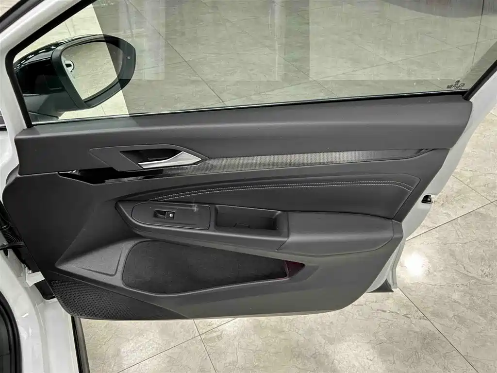 Volkswagen Golf 2021 280TSI DSG R-Line фото 12