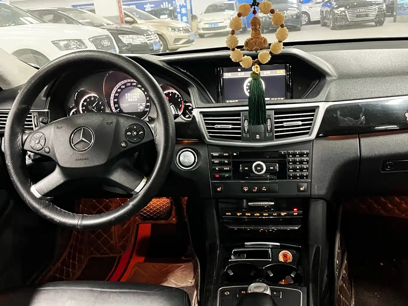 Mercedes-Benz E-Class (Import) 2010 Model E 300 Elegance Luxury Edition фото 8
