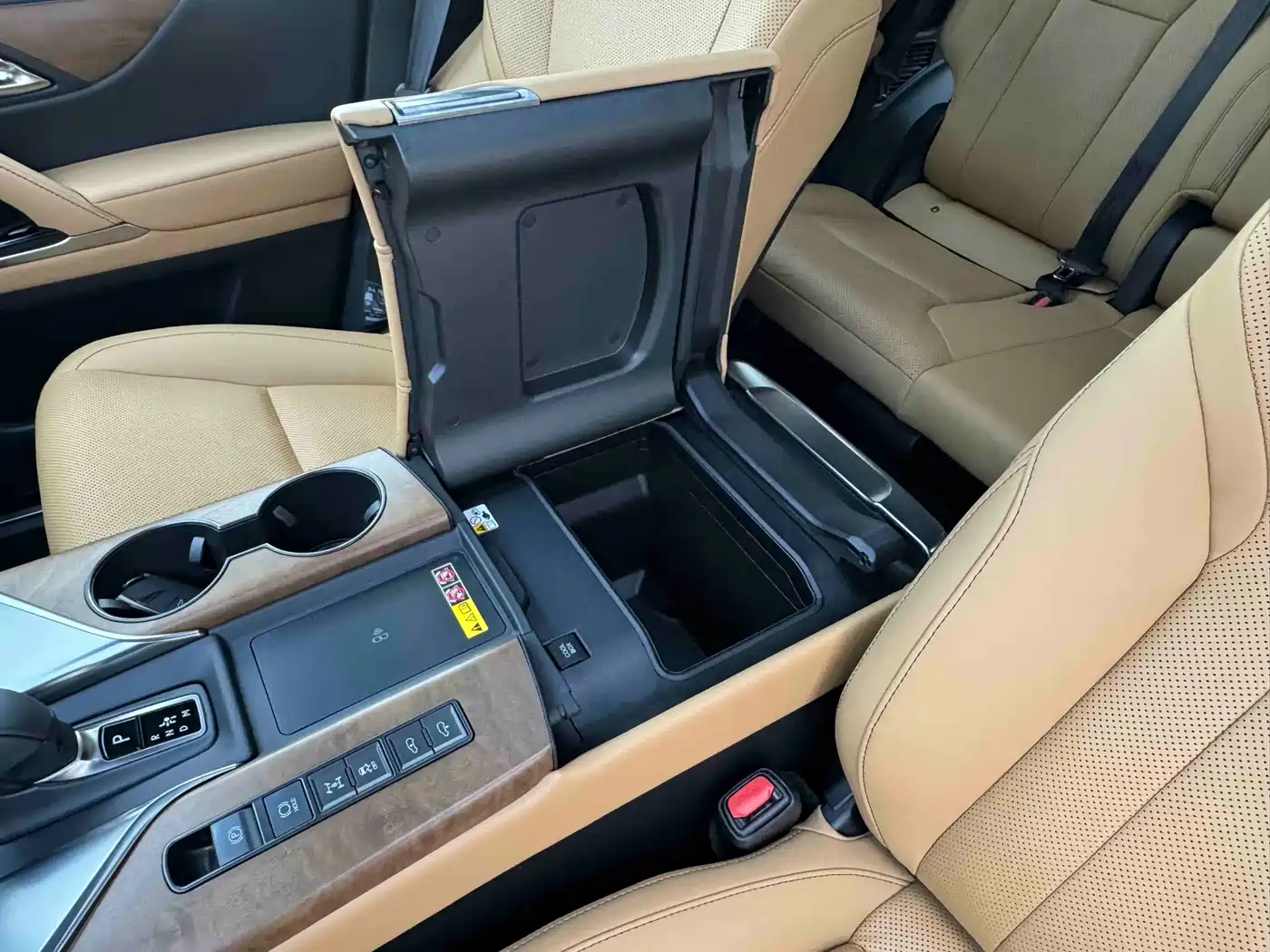Lexus LX 2025 700h Boundary Edition фото 7