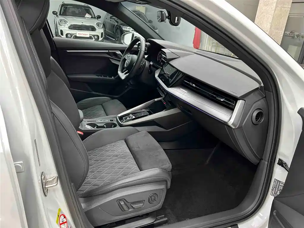 Audi A3 2023 Facelift Sportback 35 TFSI Luxury Sport фото 13