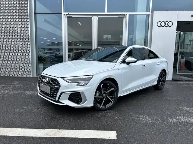 Audi A3 A3L Limousine 35 TFSI, Стиль Спорт