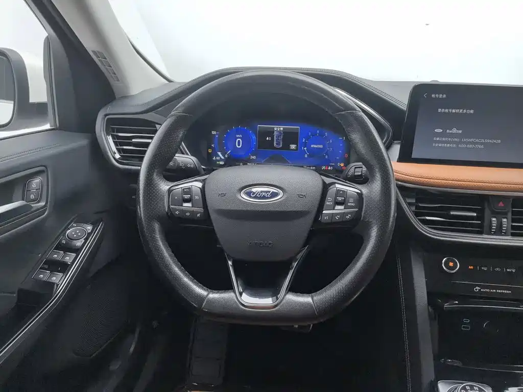 Photo 11 - Ford Escape