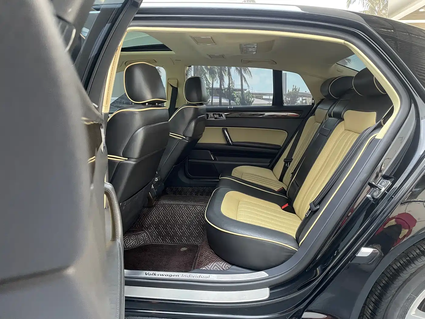 Volkswagen Phaeton 2009 Model 3.6L V6 5-seat Extended Luxury фото 7
