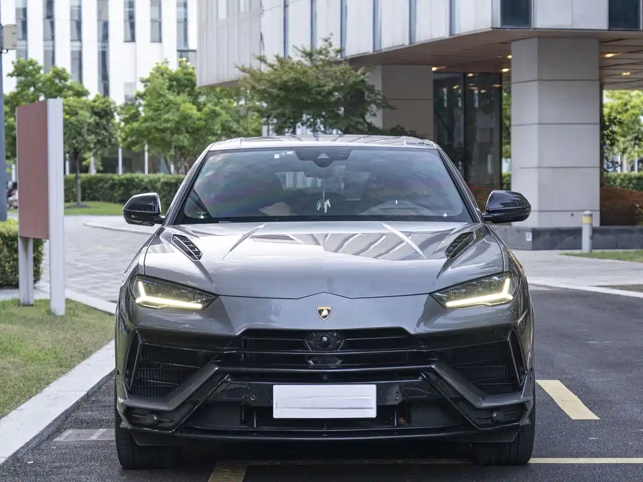 Фото 2 - Lamborghini Urus