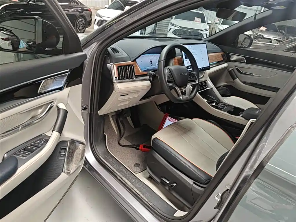 BYD Song PLUS PHEV 2024 Glory Edition DM-i 110km Flagship PLUS фото 16