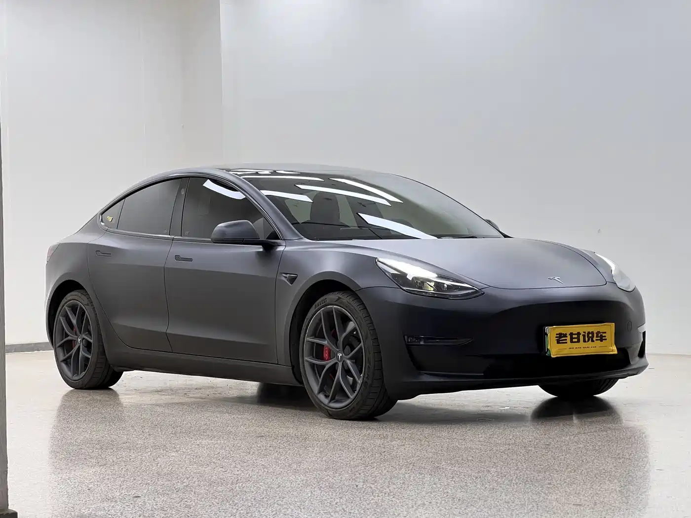 Фото 3 - Tesla Model 3