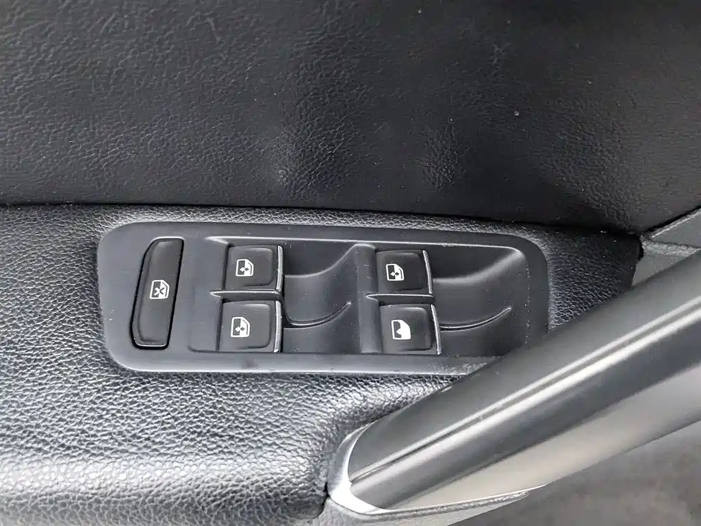 Volkswagen Golf 2016 1.6L Automatic Comfort фото 9