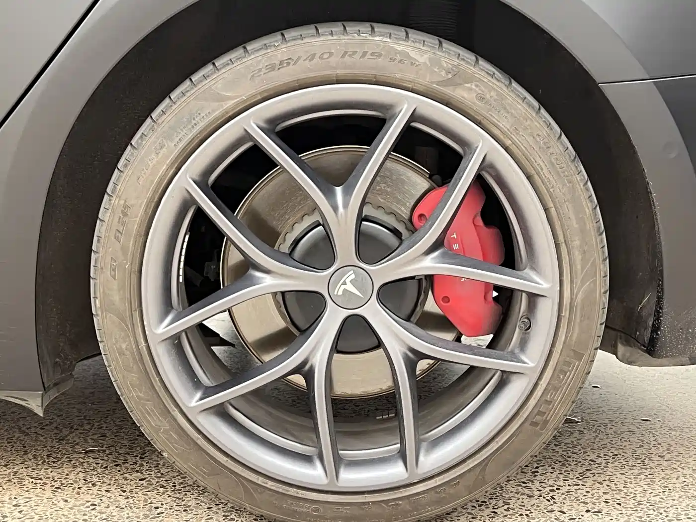 Фото 11 - Tesla Model 3