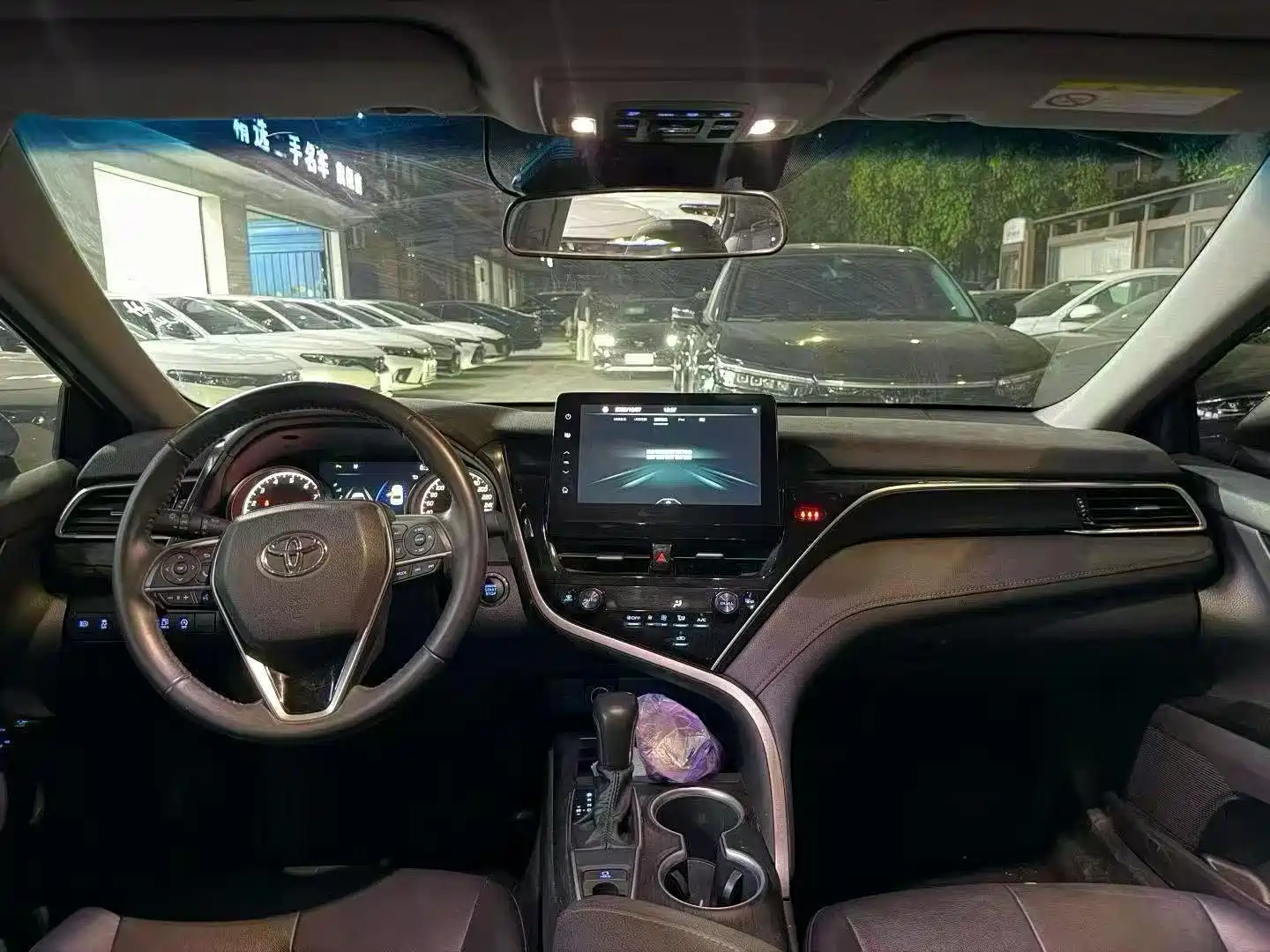 Фото 3 - Toyota Camry