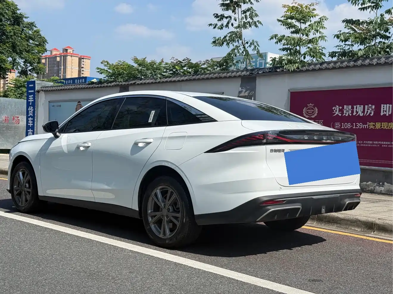 Geely Galaxy Galaxy L6 2025 EM-i 140km Voyage Edition фото 9