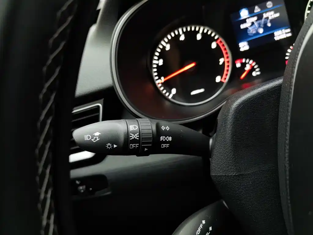 FAW Senya R9 2018 2018 Model 1.2T Manual Luxury Smart Fashion Edition