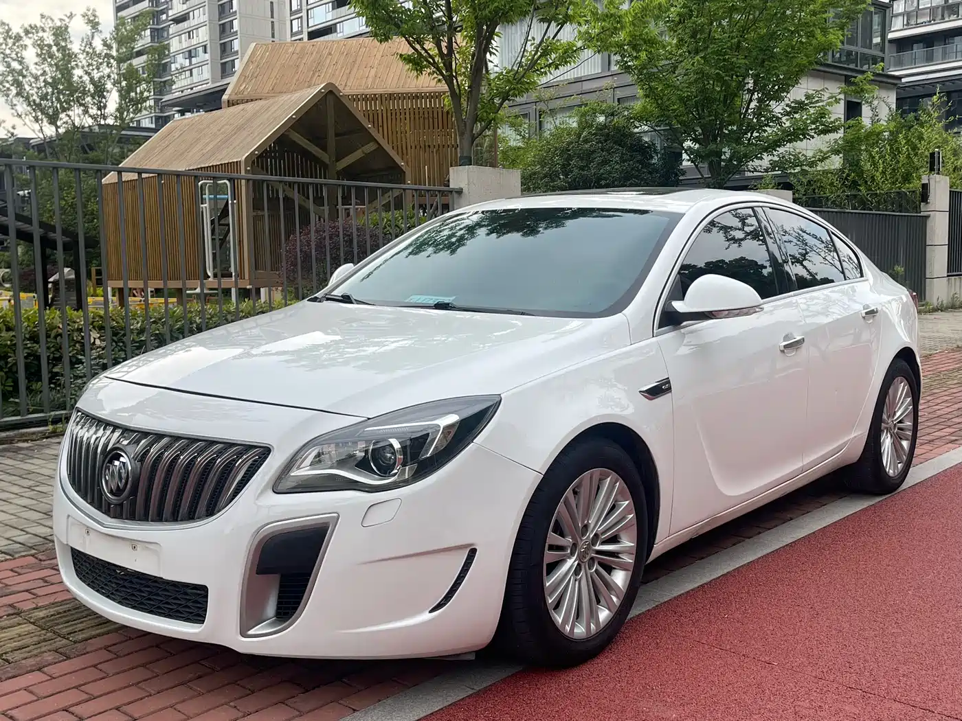 Photo 1 - Buick Regal
