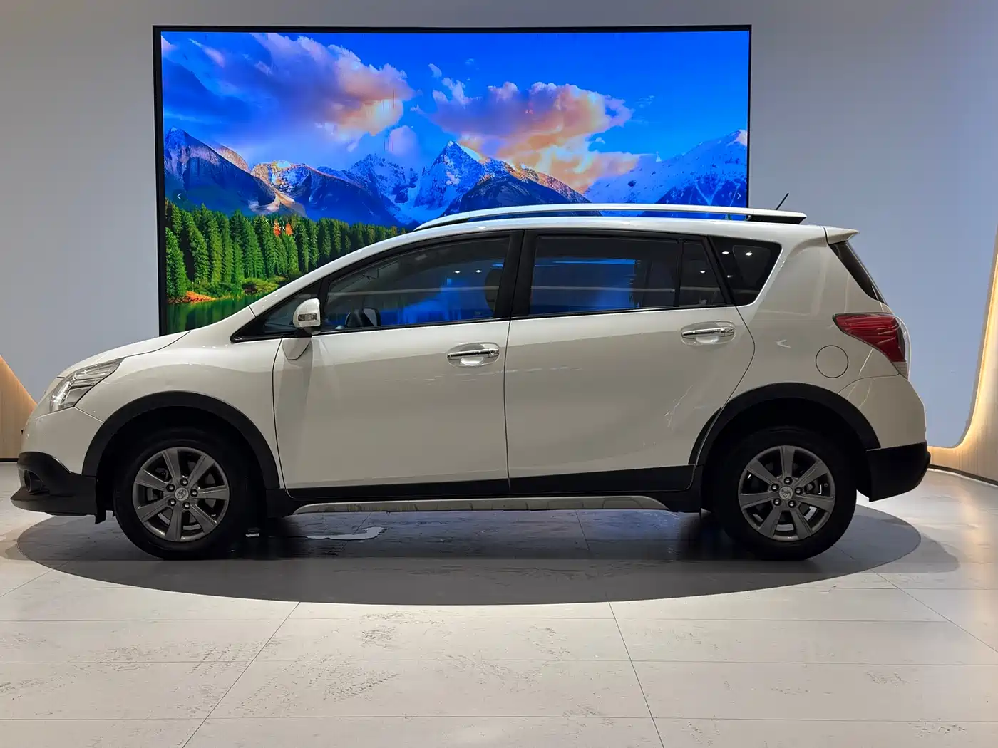 Toyota E'Z 2015 180E CVT Crossover Edition фото 5