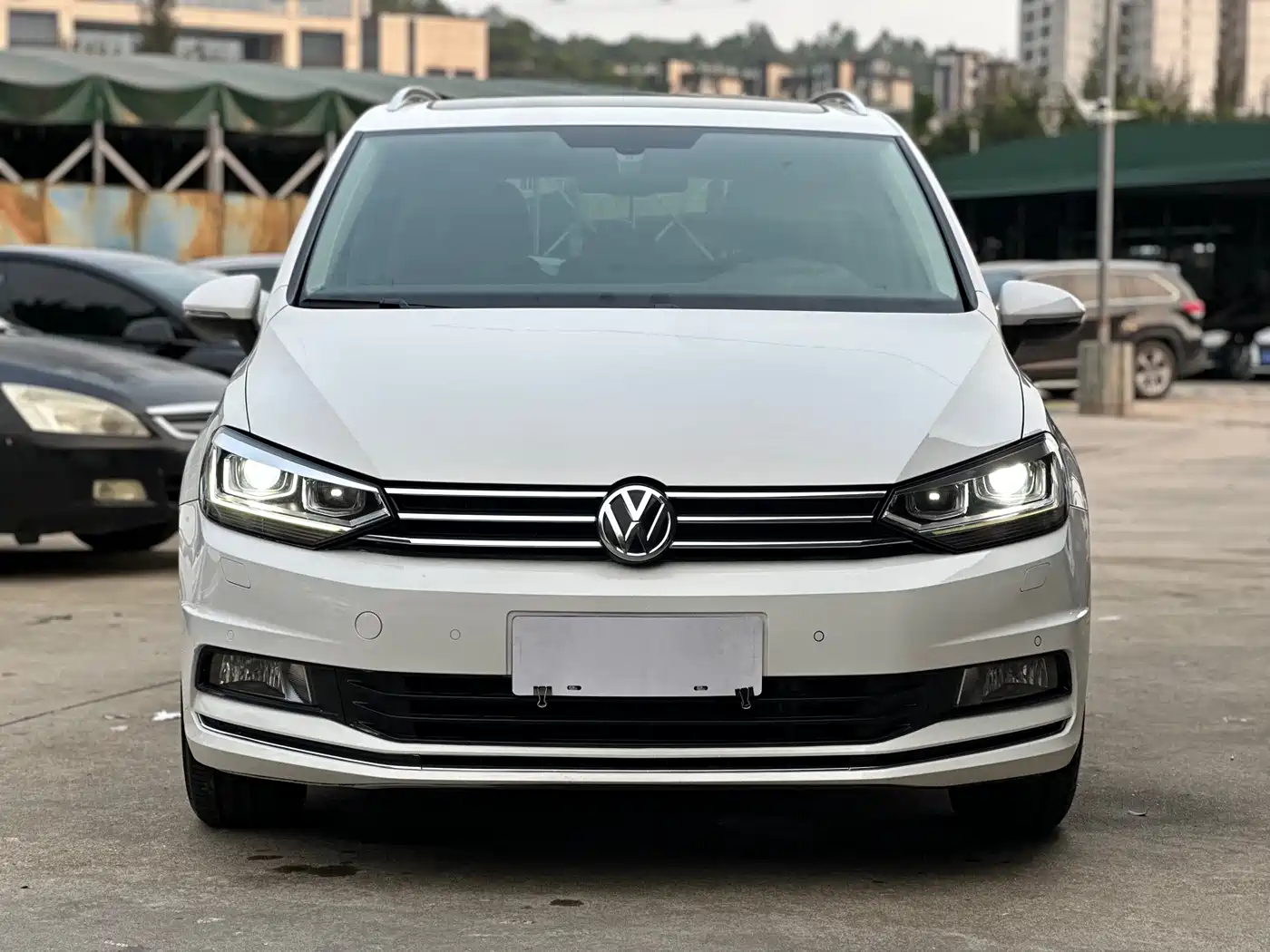 Volkswagen Touran 2016 Touran L 280TSI DSG Elegance фото 3