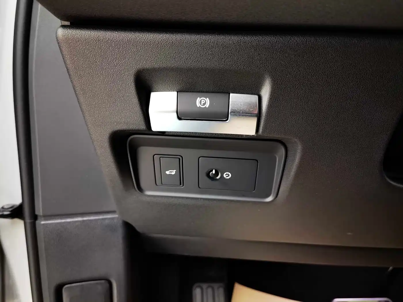 Land Rover Range Rover Evoque 2023 Range Rover Evoque L 249PS Corinthian Bronze Special Edition фото 16