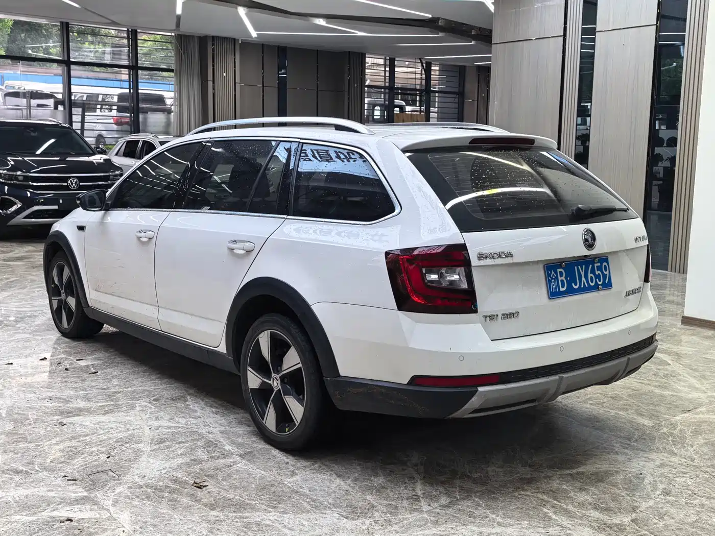 Škoda Octavia 2018 Model Wagon TSI280 DSG Luxury Edition фото 5