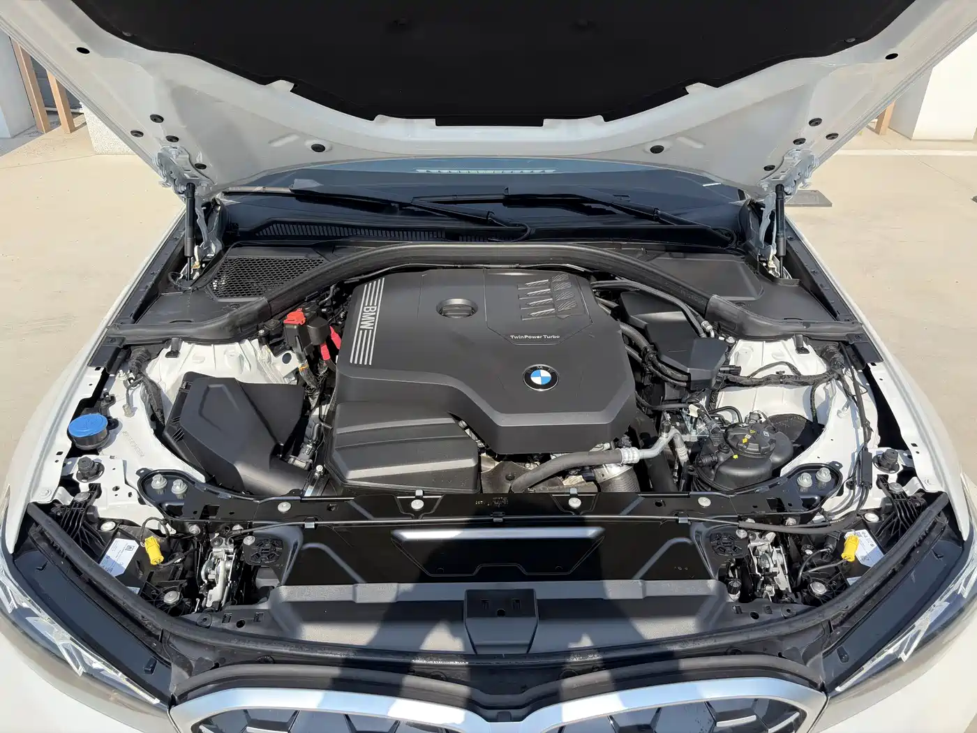 BMW 3 Series 2025 325Li M Sport Package фото 9