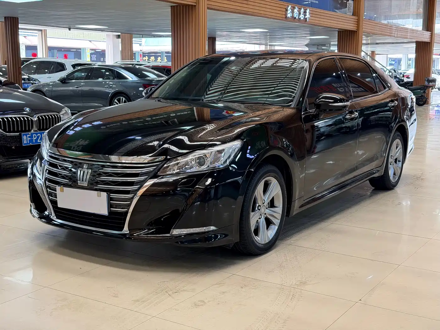 Toyota Crown 2015 2.0T Fashion