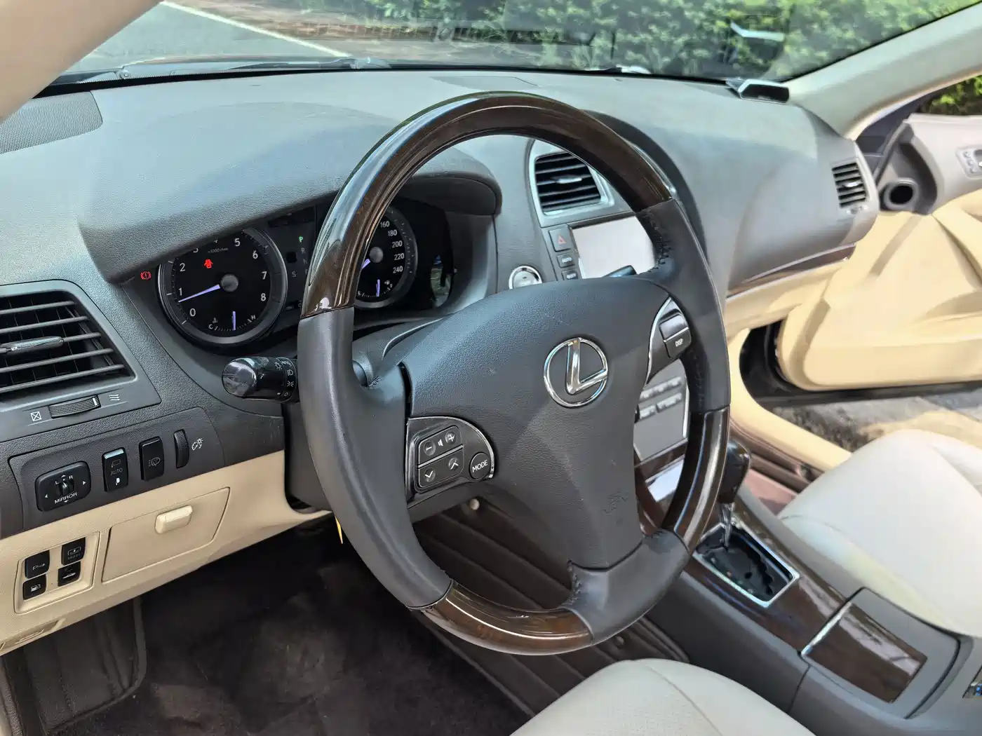 Фото 29 - Lexus ES